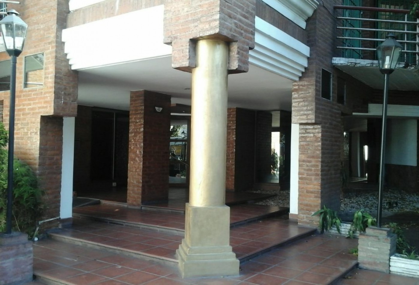 Departamento de 3 ambientes cercano a Universidad, Alem 818.