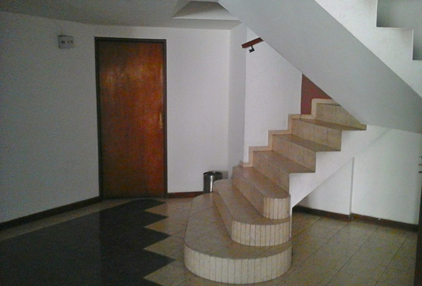 Departamento de 3 ambientes cercano a Universidad, Alem 818.