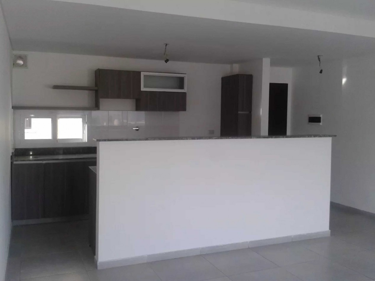VENTA Depto. 2 amb en MORON con Cochera, Chiclana 165.