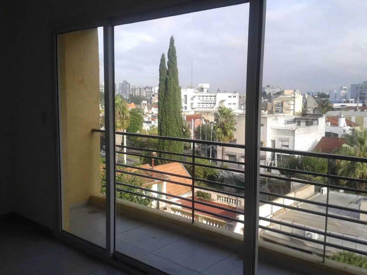 VENTA Depto. 2 amb en MORON con Cochera, Chiclana 165.