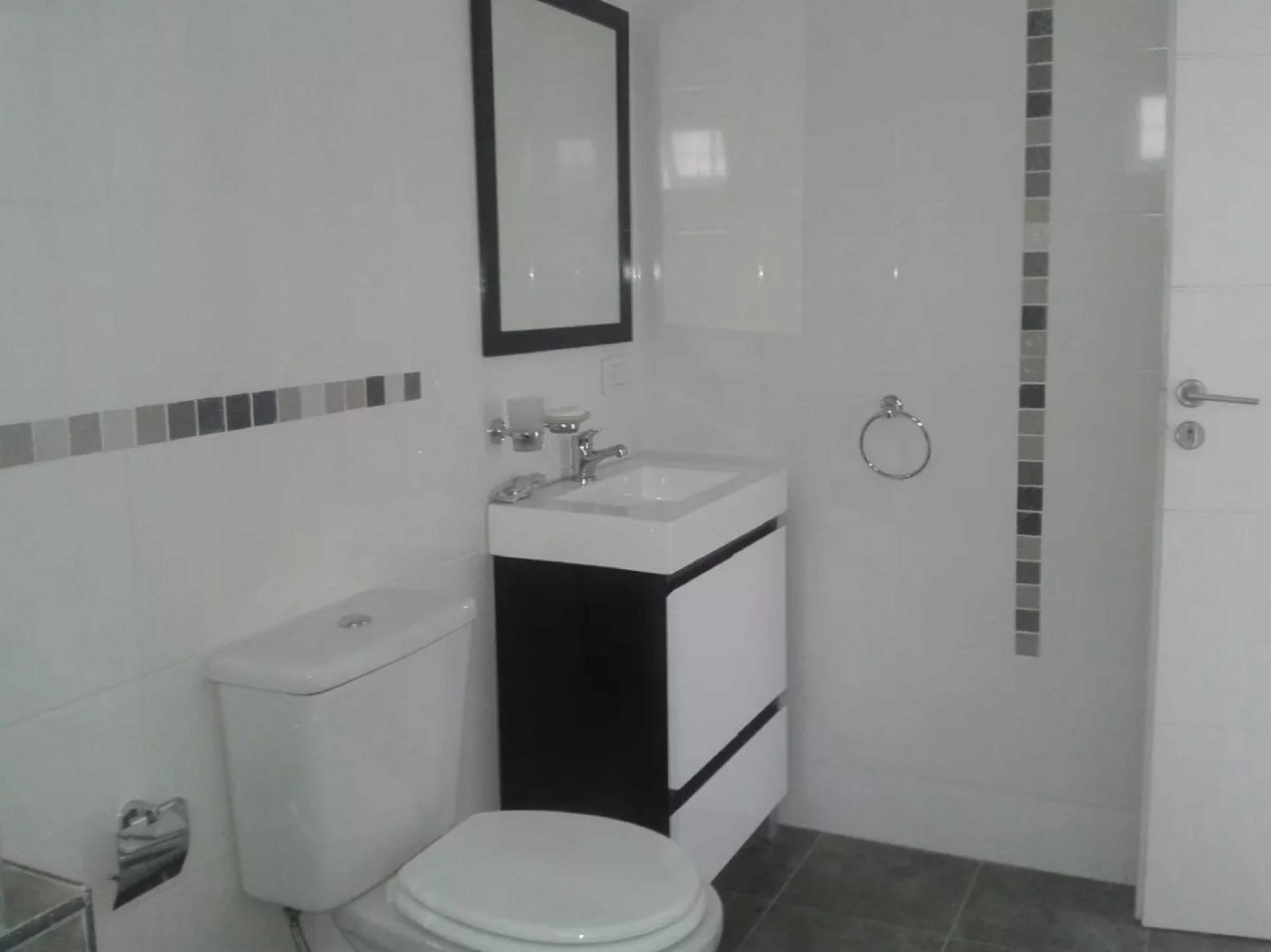 VENTA Depto. 2 amb en MORON con Cochera, Chiclana 165.