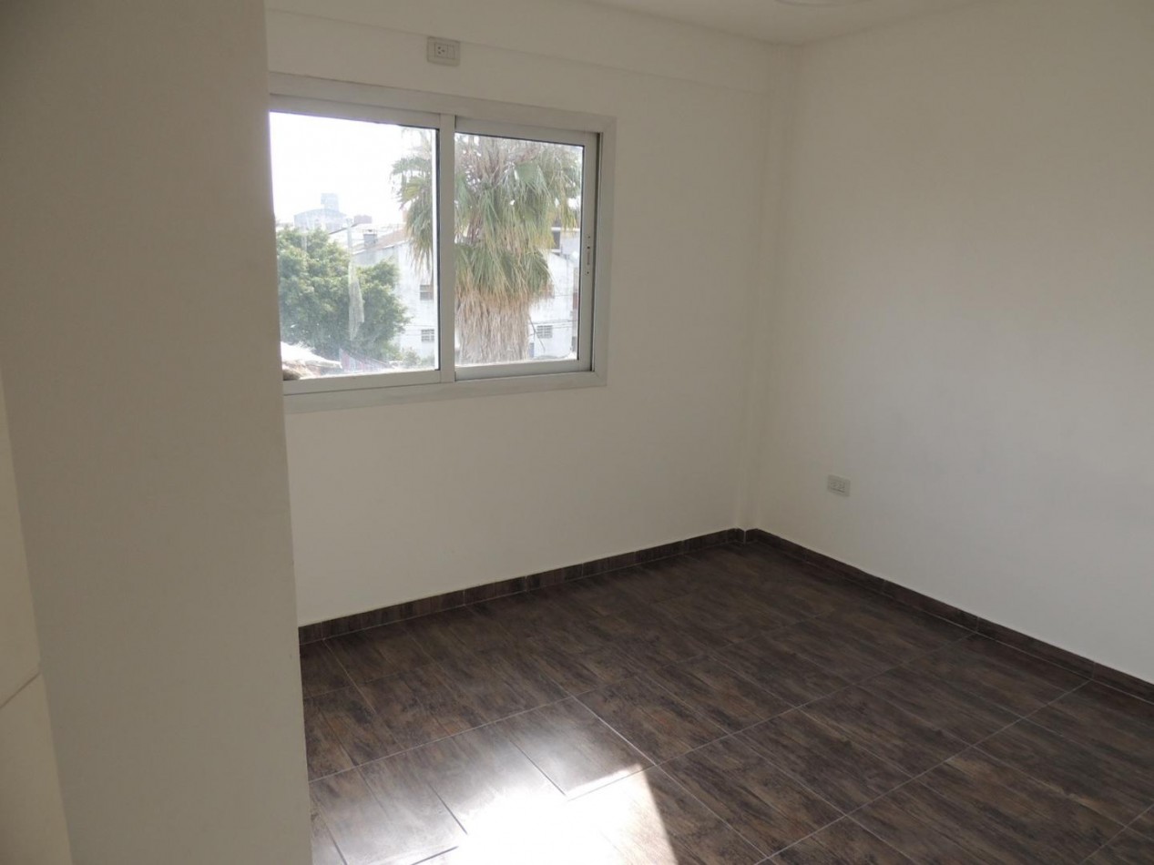 VENTA Depto 3 ambientes con cochera en Moron, Chiclana 165 3°