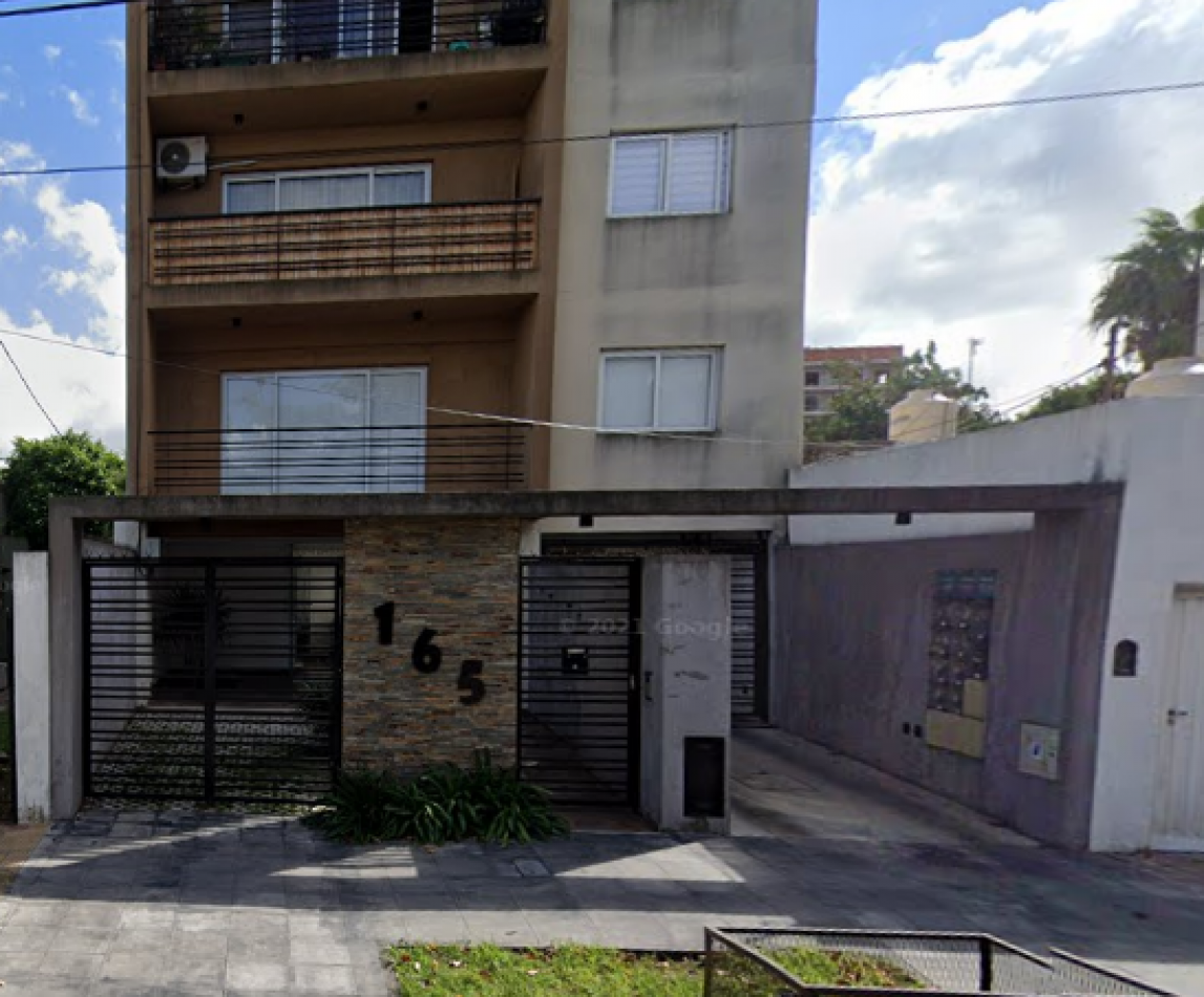 VENTA Depto 3 ambientes con cochera en Moron, Chiclana 165 3°