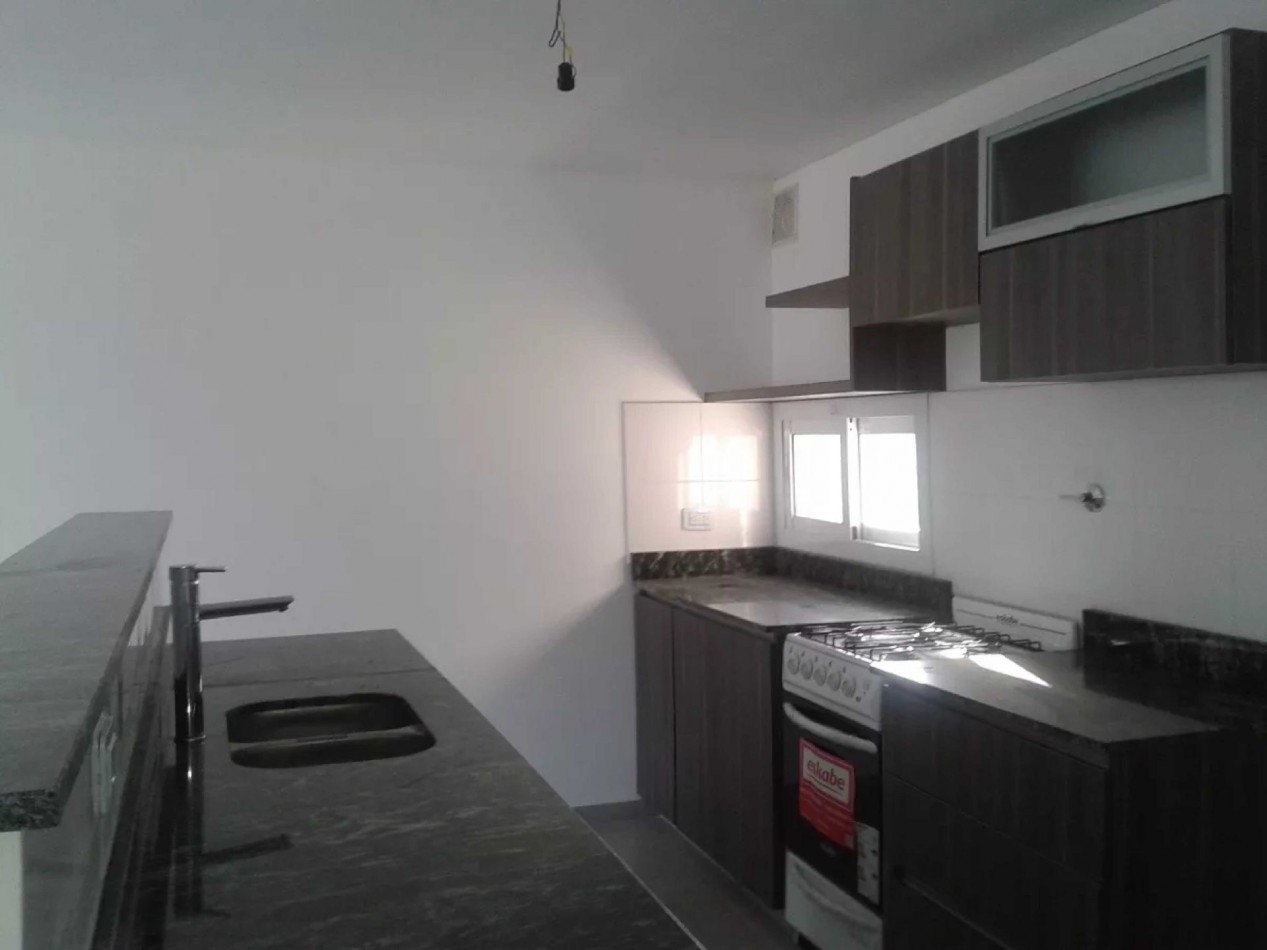 VENTA Depto 3 ambientes con cochera en Moron, Chiclana 165 3°