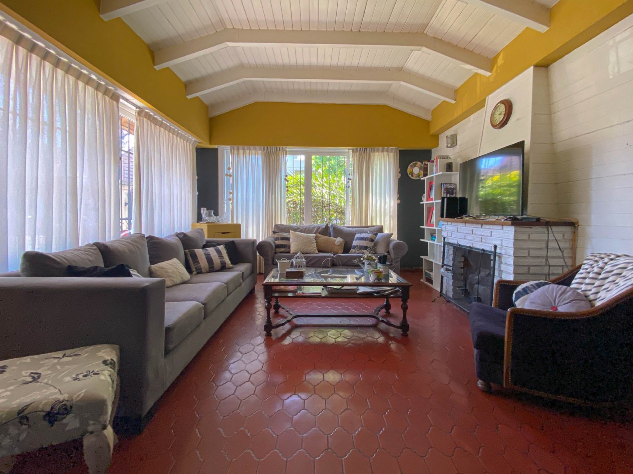 Chalet de 4 ambientes, excelente estado y ubicacion, Merlo 800.