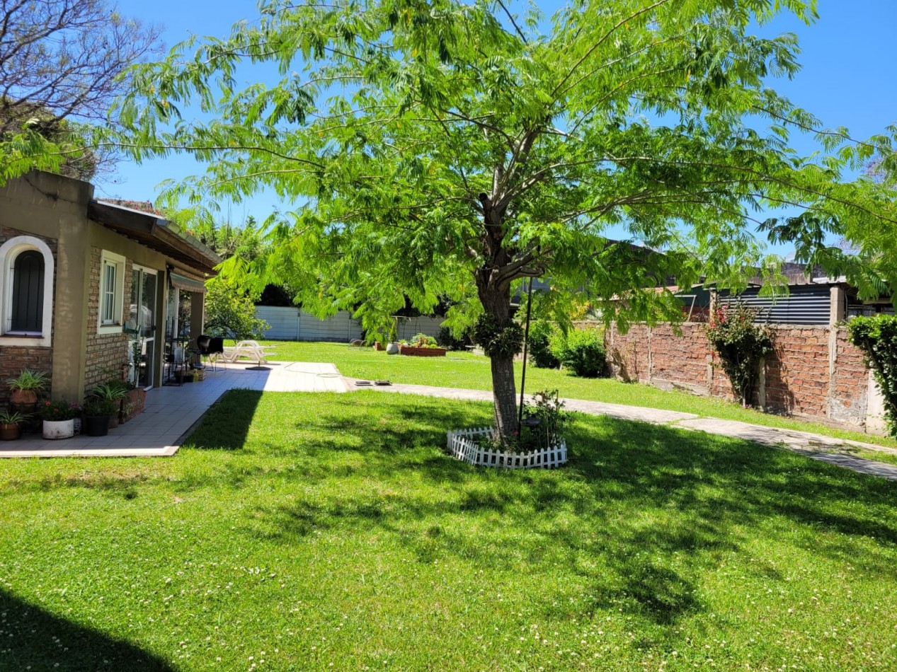 Solido Chalet de 4 ambientes con lote parquizado, Pasteur 3100.