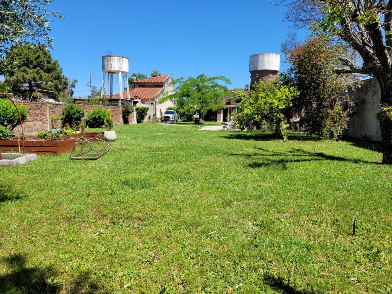Solido Chalet de 4 ambientes con lote parquizado, Pasteur 3100.