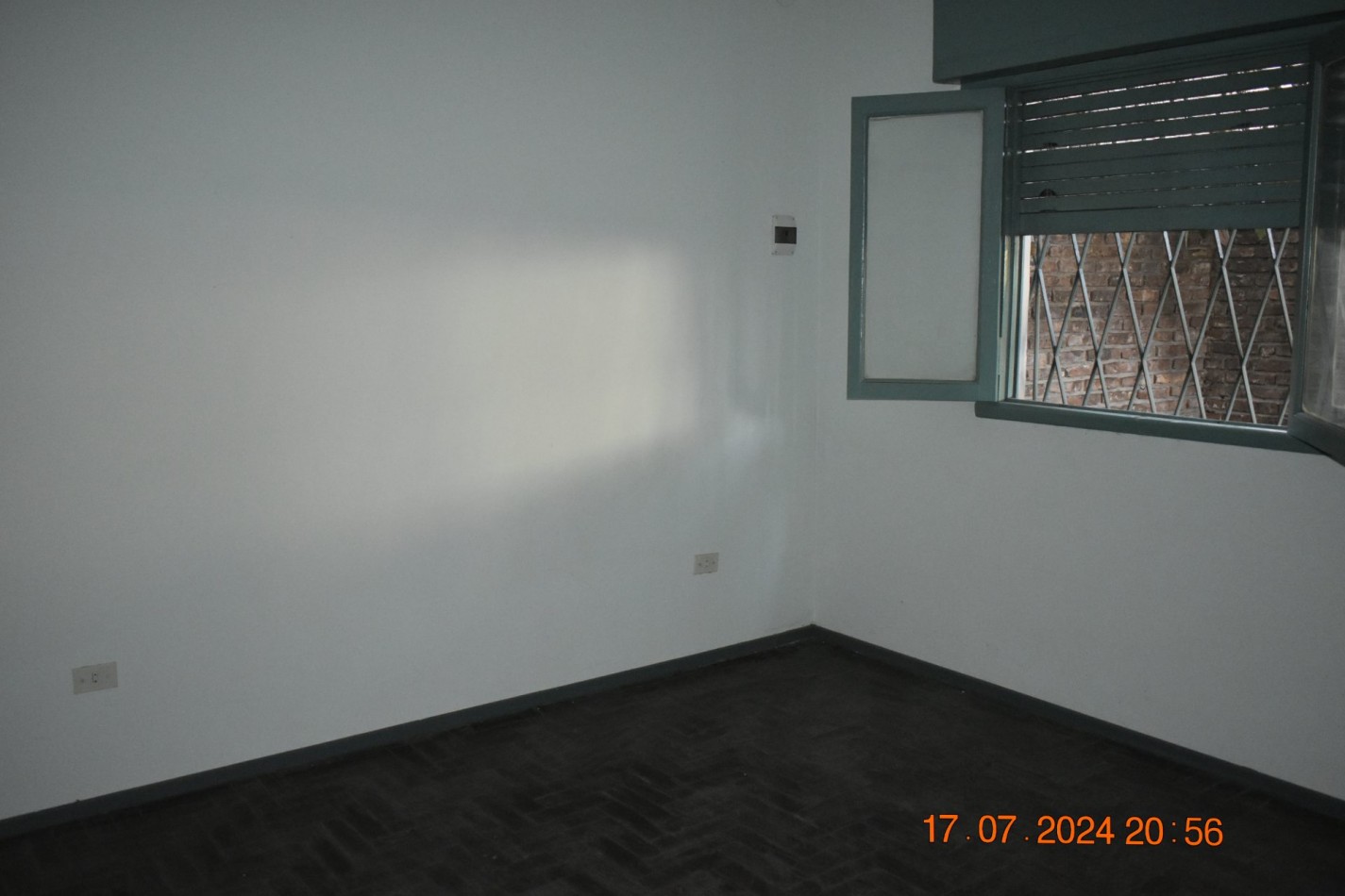 Se vende muy buen PH 3 ambientes en Moron, Santa Catalina 1000.