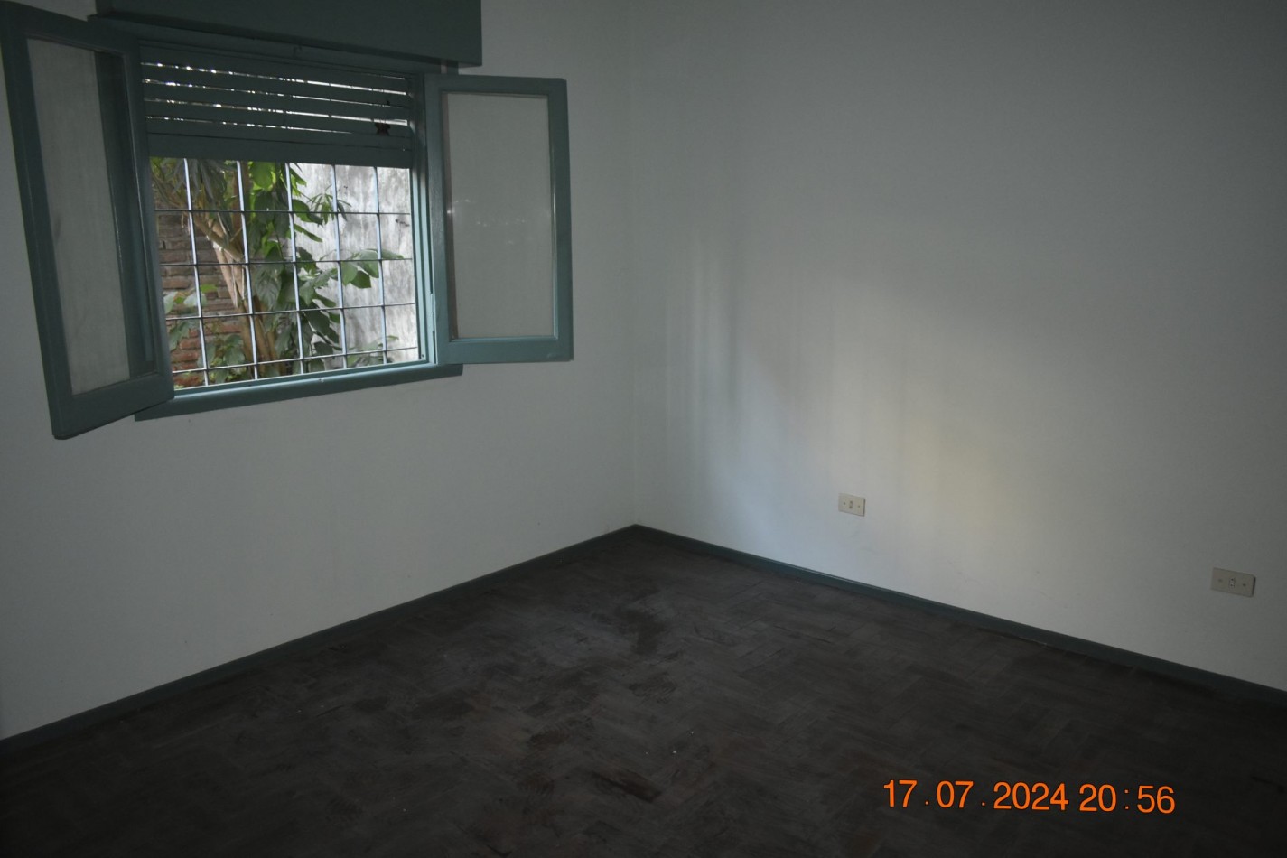 Se vende muy buen PH 3 ambientes en Moron, Santa Catalina 1000.