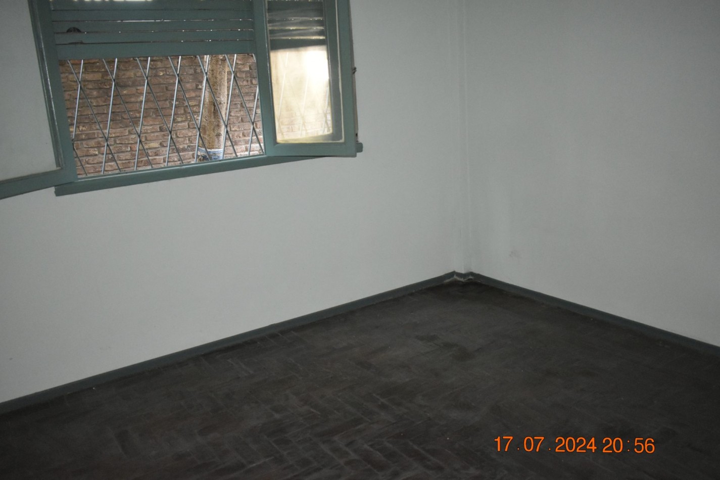 Se vende muy buen PH 3 ambientes en Moron, Santa Catalina 1000.