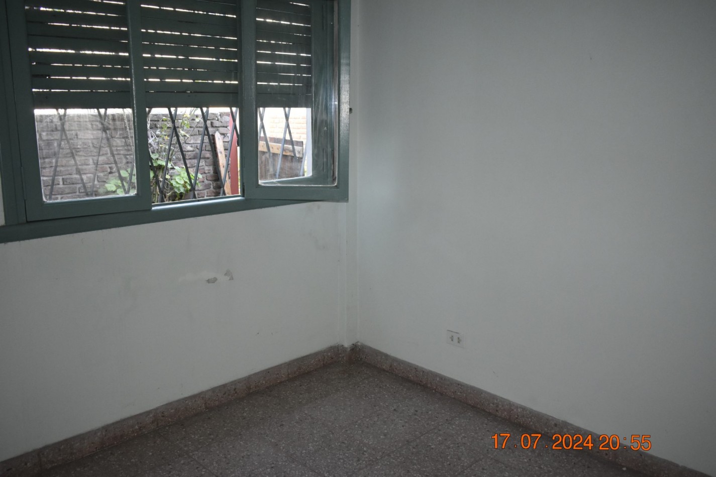 Se vende muy buen PH 3 ambientes en Moron, Santa Catalina 1000.