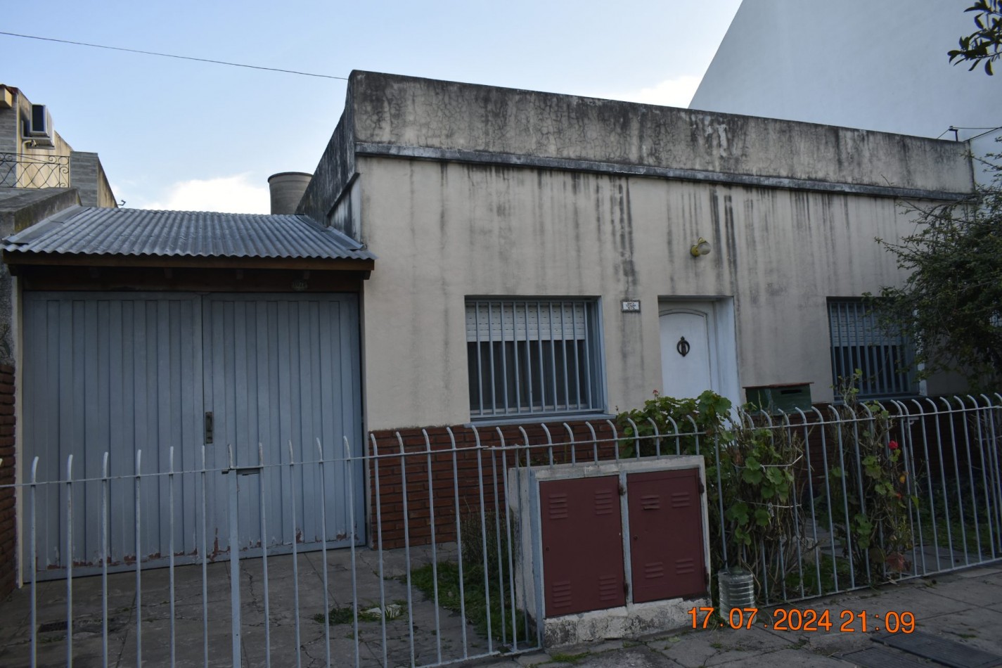 Casa en venta ideal 2 familias, Santa Catalina 1000, Moron.