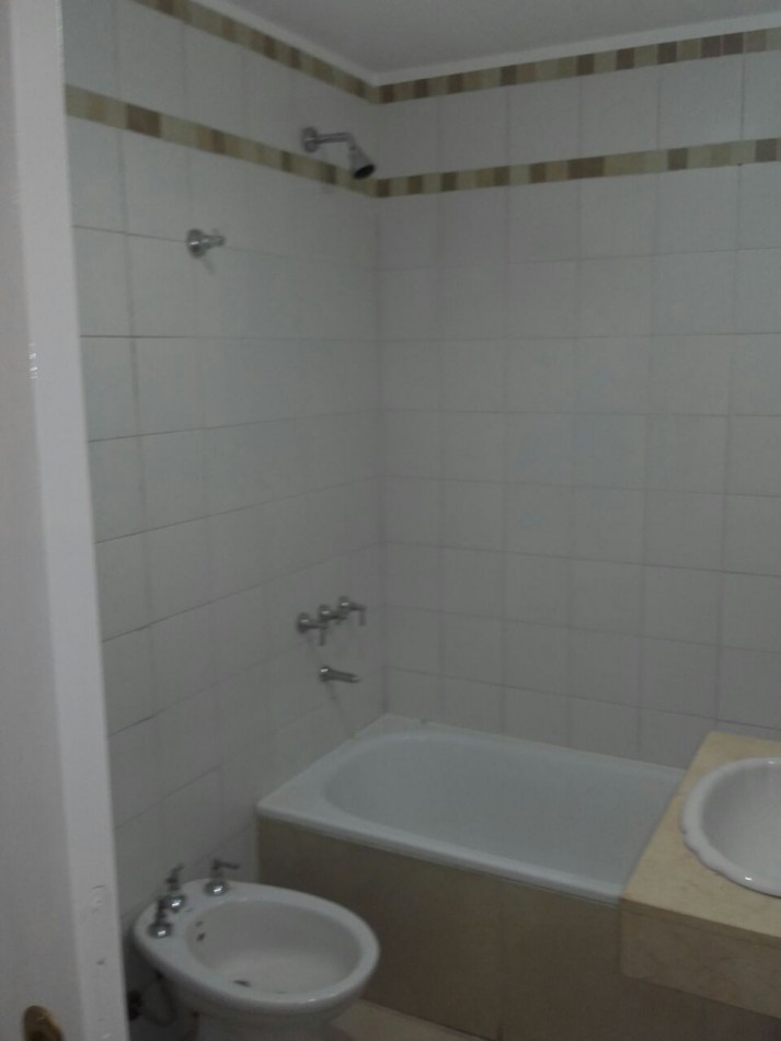 Muy lindo departamento 2 amb en alquiler en Castelar, Rivadavia 20100