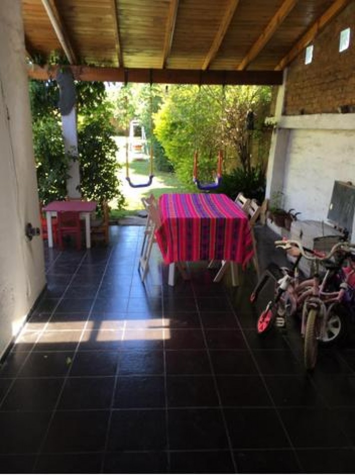 Casa en venta Castelar sur 3 amb. y gran fondo. Tte. Fernandez 3200.