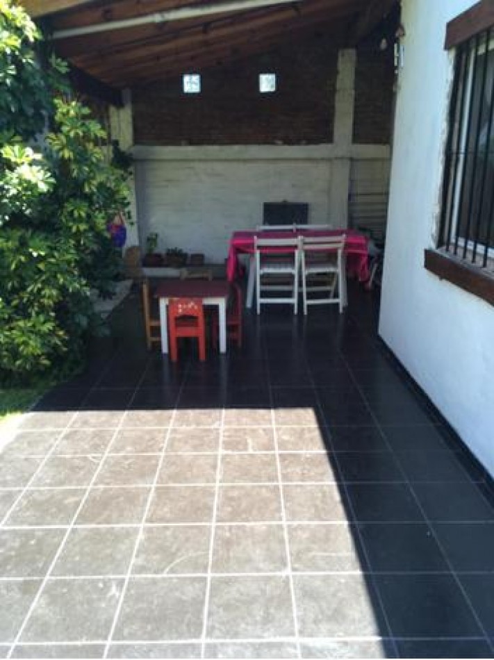Casa en venta Castelar sur 3 amb. y gran fondo. Tte. Fernandez 3200.
