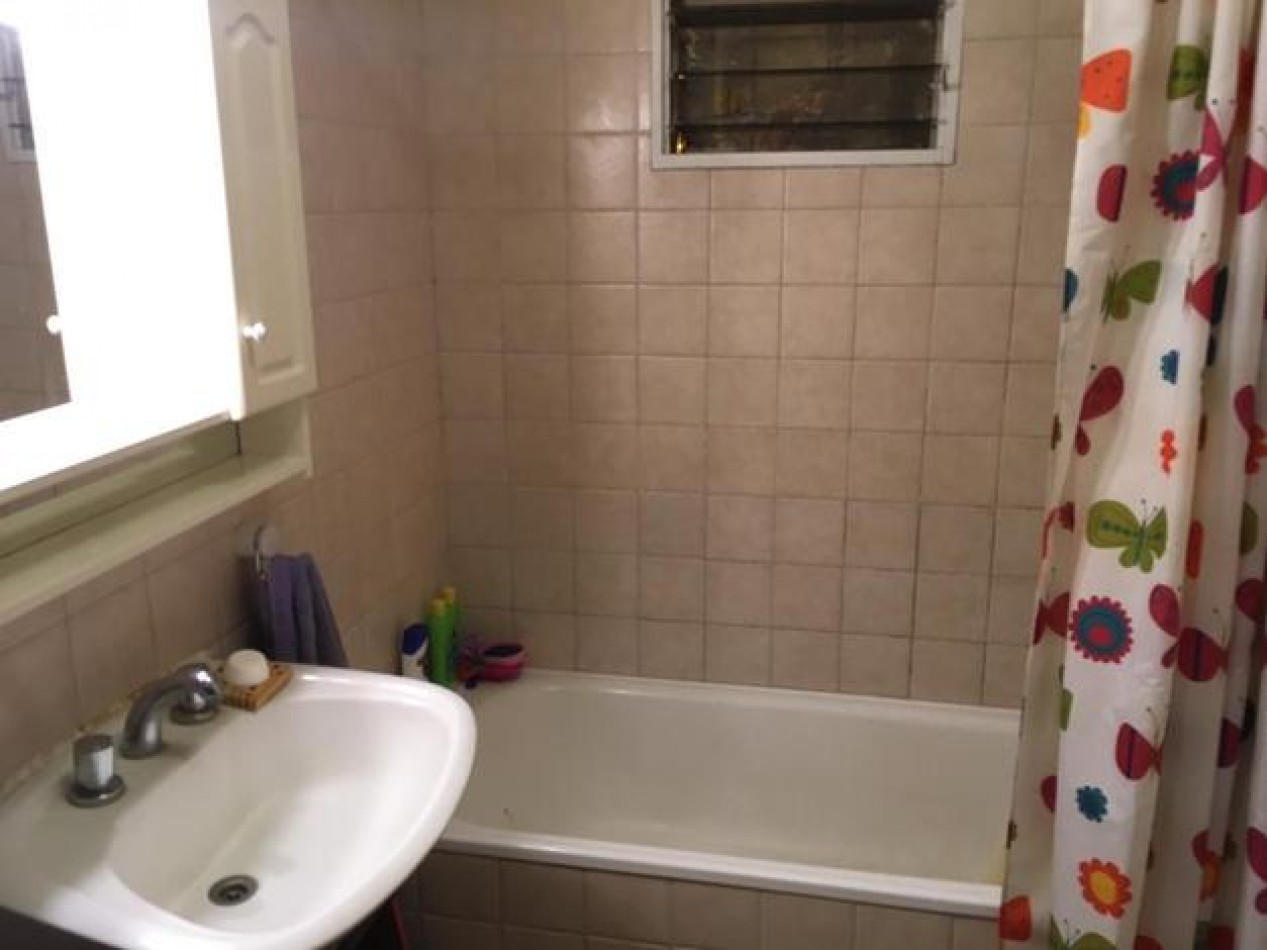 Casa en venta Castelar sur 3 amb. y gran fondo. Tte. Fernandez 3200.