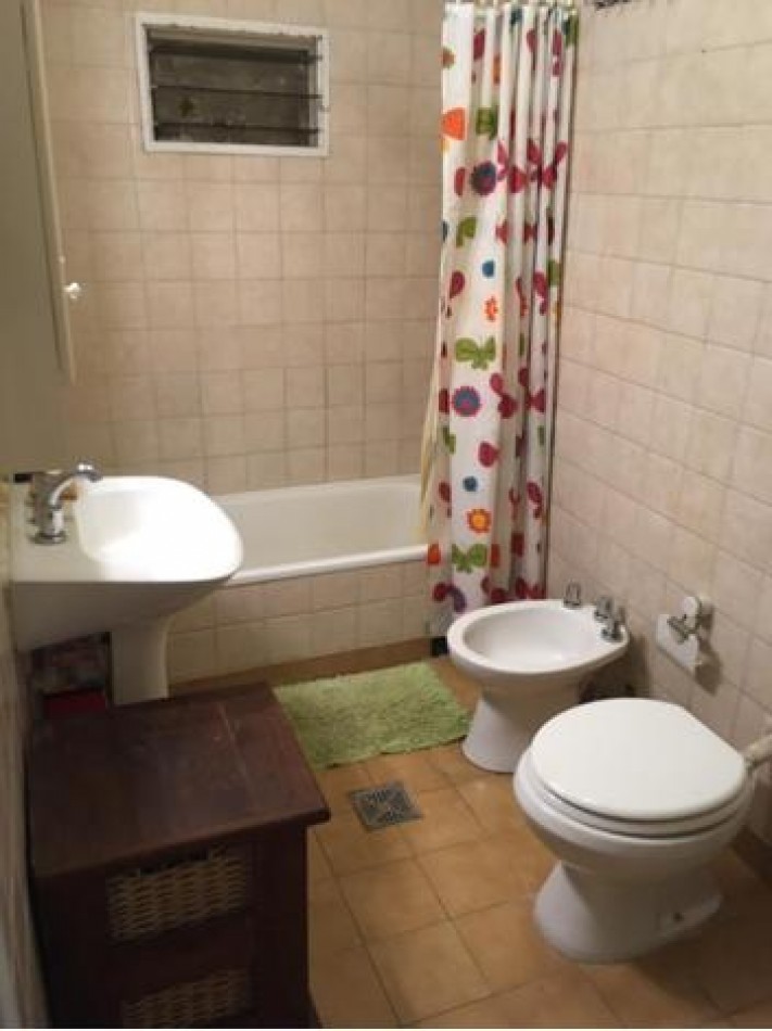 Casa en venta Castelar sur 3 amb. y gran fondo. Tte. Fernandez 3200.