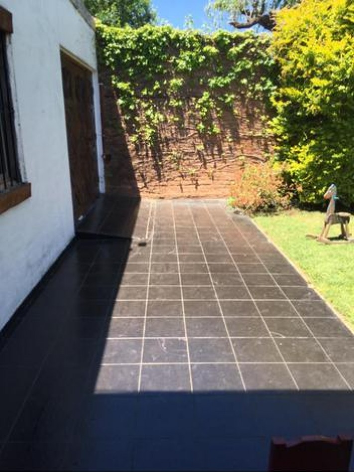 Casa en venta Castelar sur 3 amb. y gran fondo. Tte. Fernandez 3200.