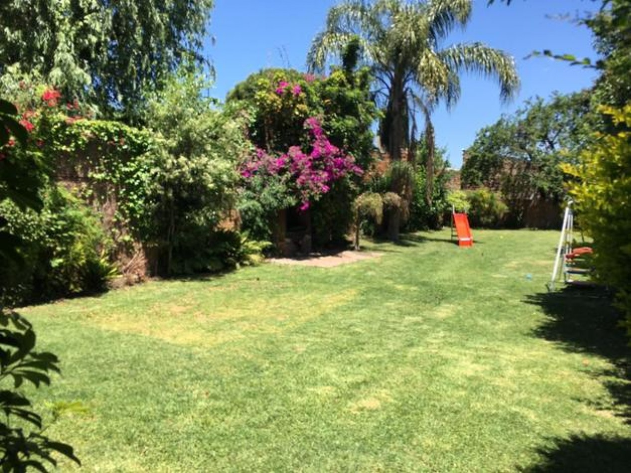 Casa en venta Castelar sur 3 amb. y gran fondo. Tte. Fernandez 3200.