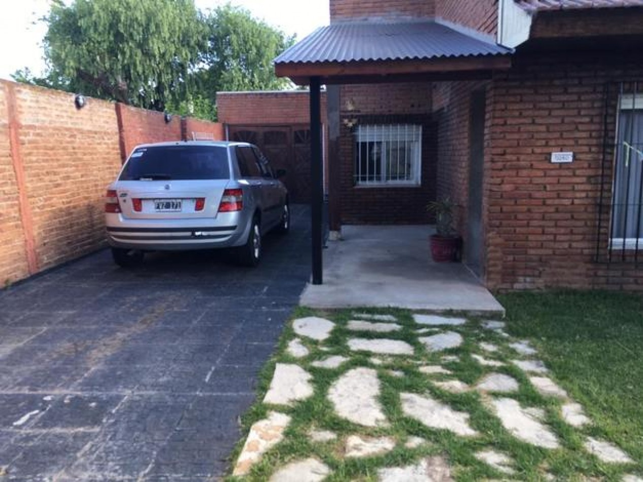 Casa en venta Castelar sur 3 amb. y gran fondo. Tte. Fernandez 3200.