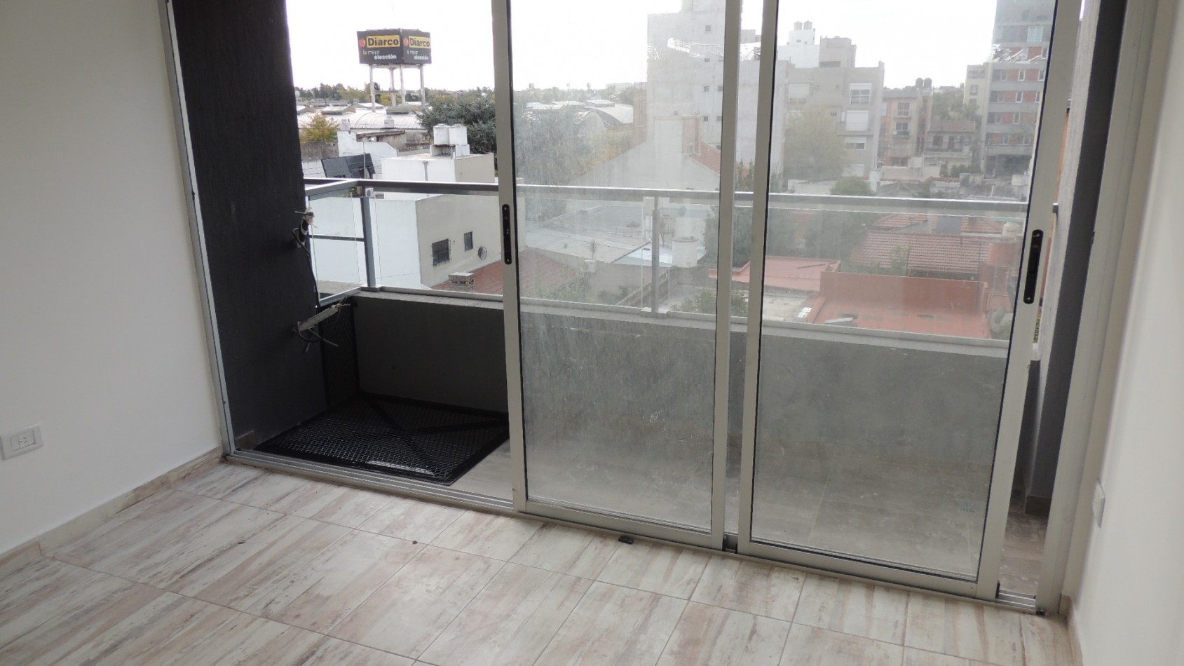 Monoambiente con cochera en alquiler Cercano estacion y Facultad Moron, actualizacion semestral