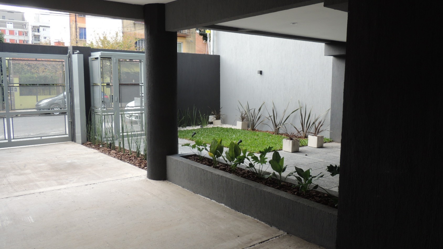 Monoambiente con cochera en alquiler Cercano estacion y Facultad Moron, actualizacion semestral