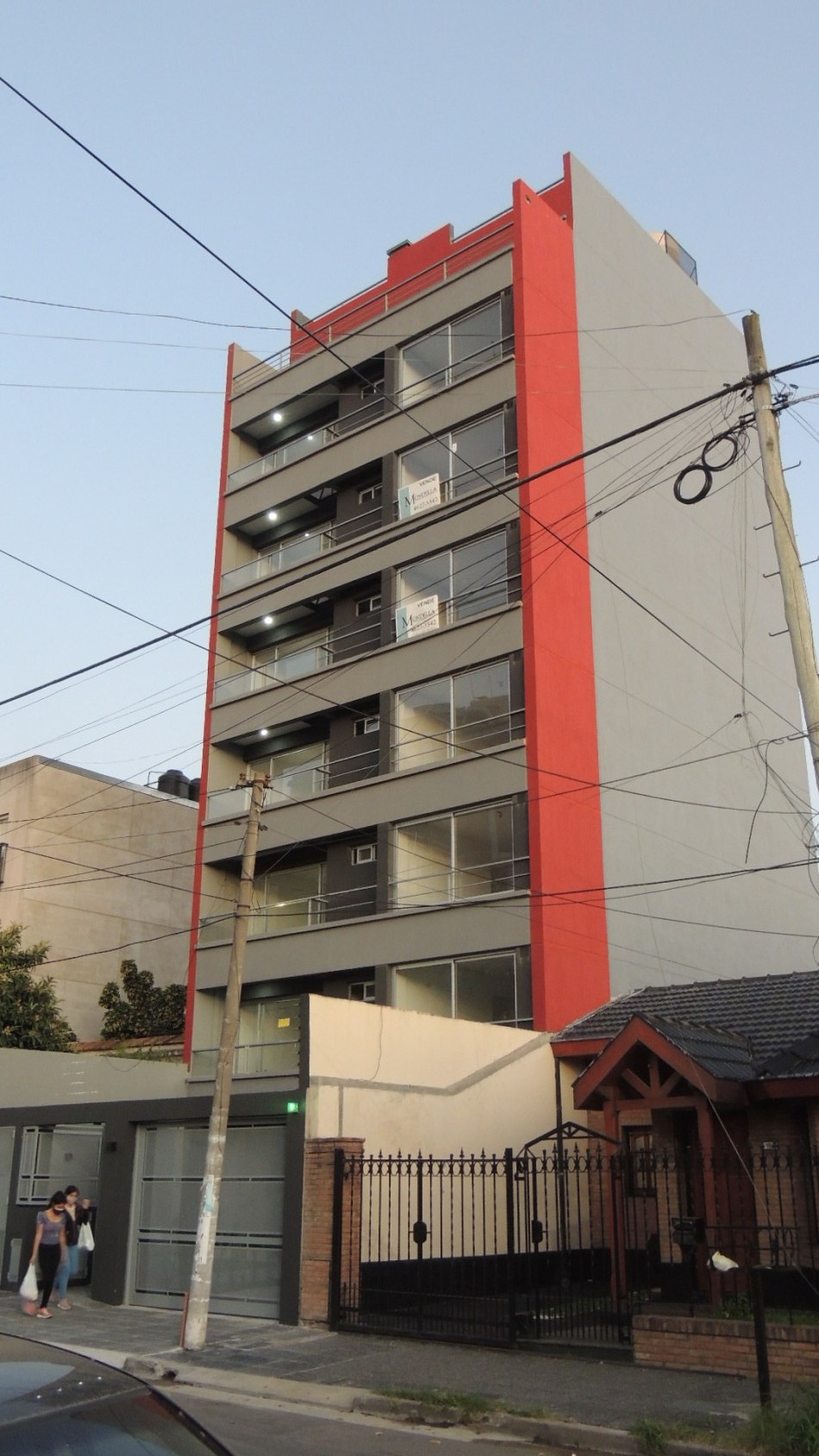 Monoambiente con cochera en alquiler Cercano estacion y Facultad Moron, actualizacion semestral